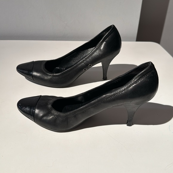 PRADA SOFT BLACK LEATHER SMALL HEEL PUMP PATENT POINT SIZE 8 GREAT CONDITION - Picture 3 of 5